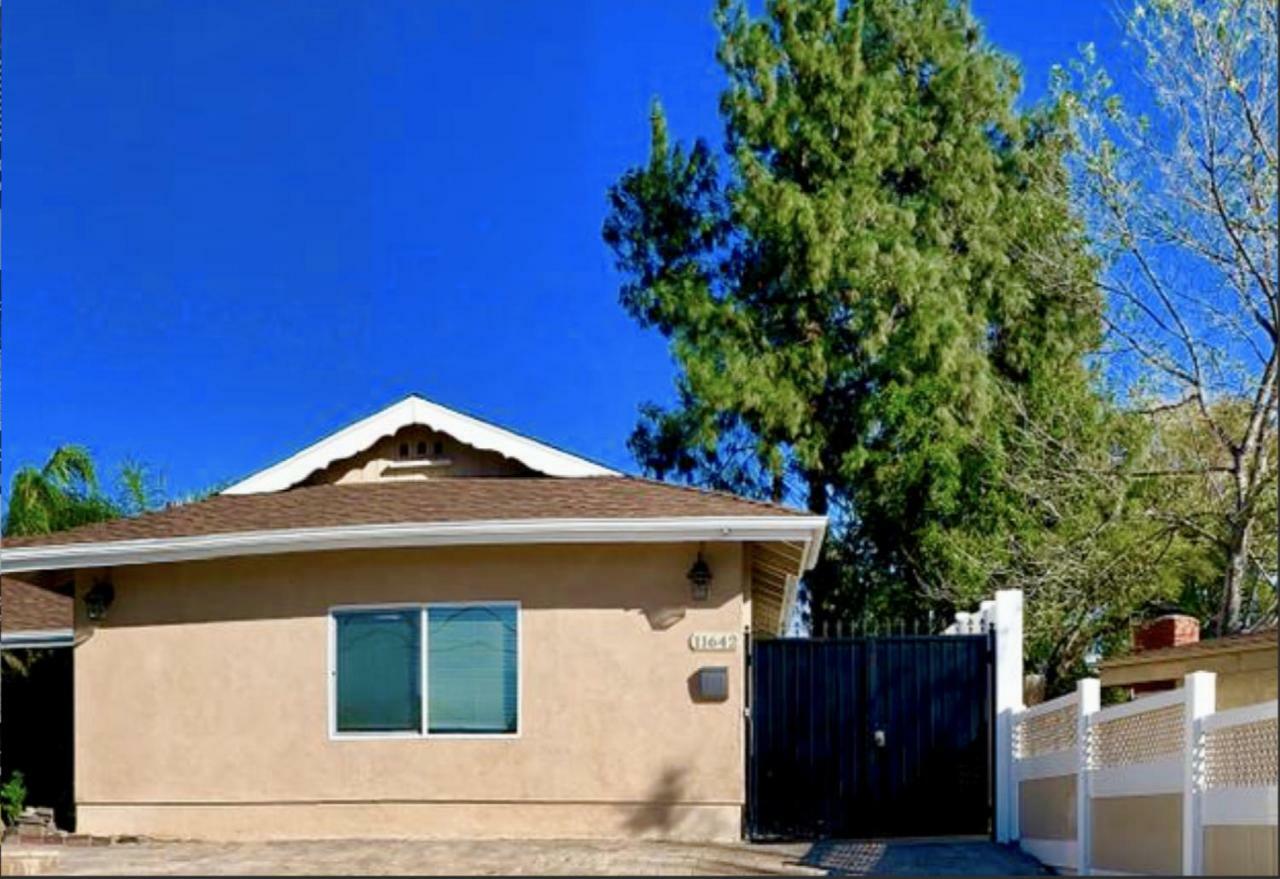 11642 Gothic Avenue Apartment Los Angeles Bagian luar foto